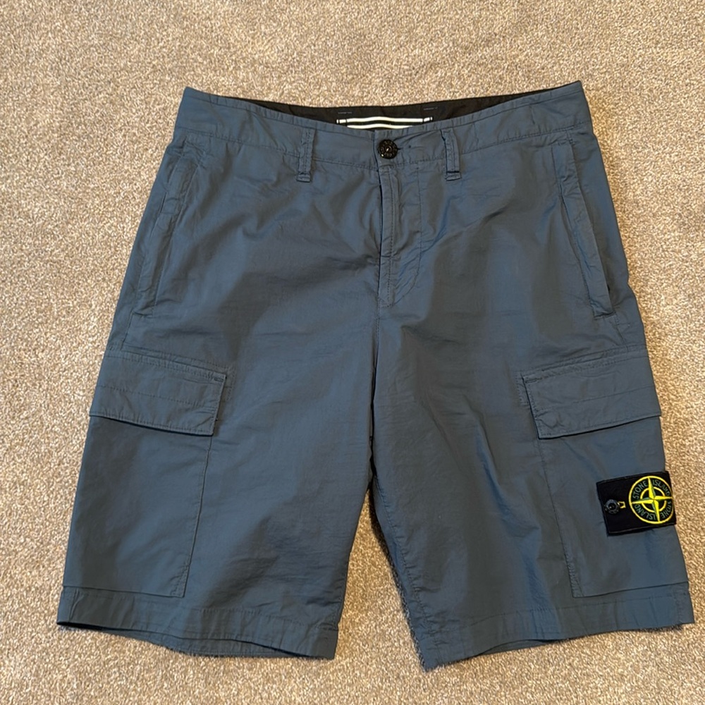Used stone island cargo shorts -29w - dark blue